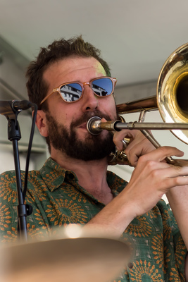 Le Tout Puissant Tropical Orchestra - Renaud Perrot - Trombone/Chant Le Tout Puissant Tropical Orchestra - Renaud Perrot - Trombone/Chant